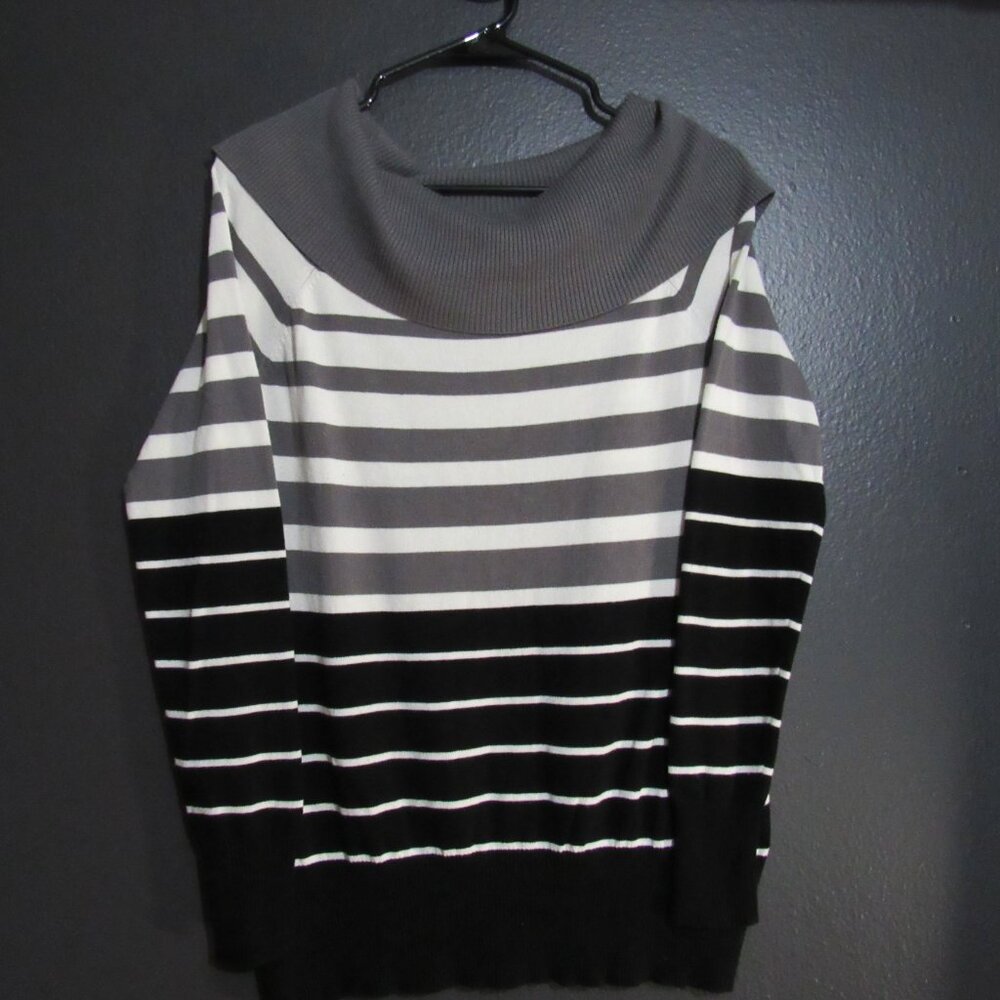 45. Questions Sz Medium Striped Sweater
